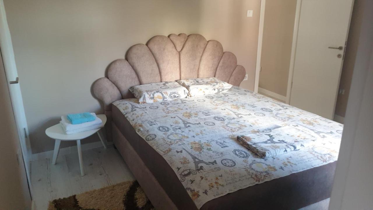Apartment Sweet Dreams 3 *